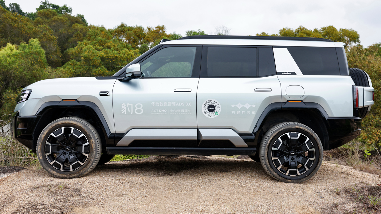 اولین تجربه رانندگی بین‌المللی با BYD Denza B8 2026